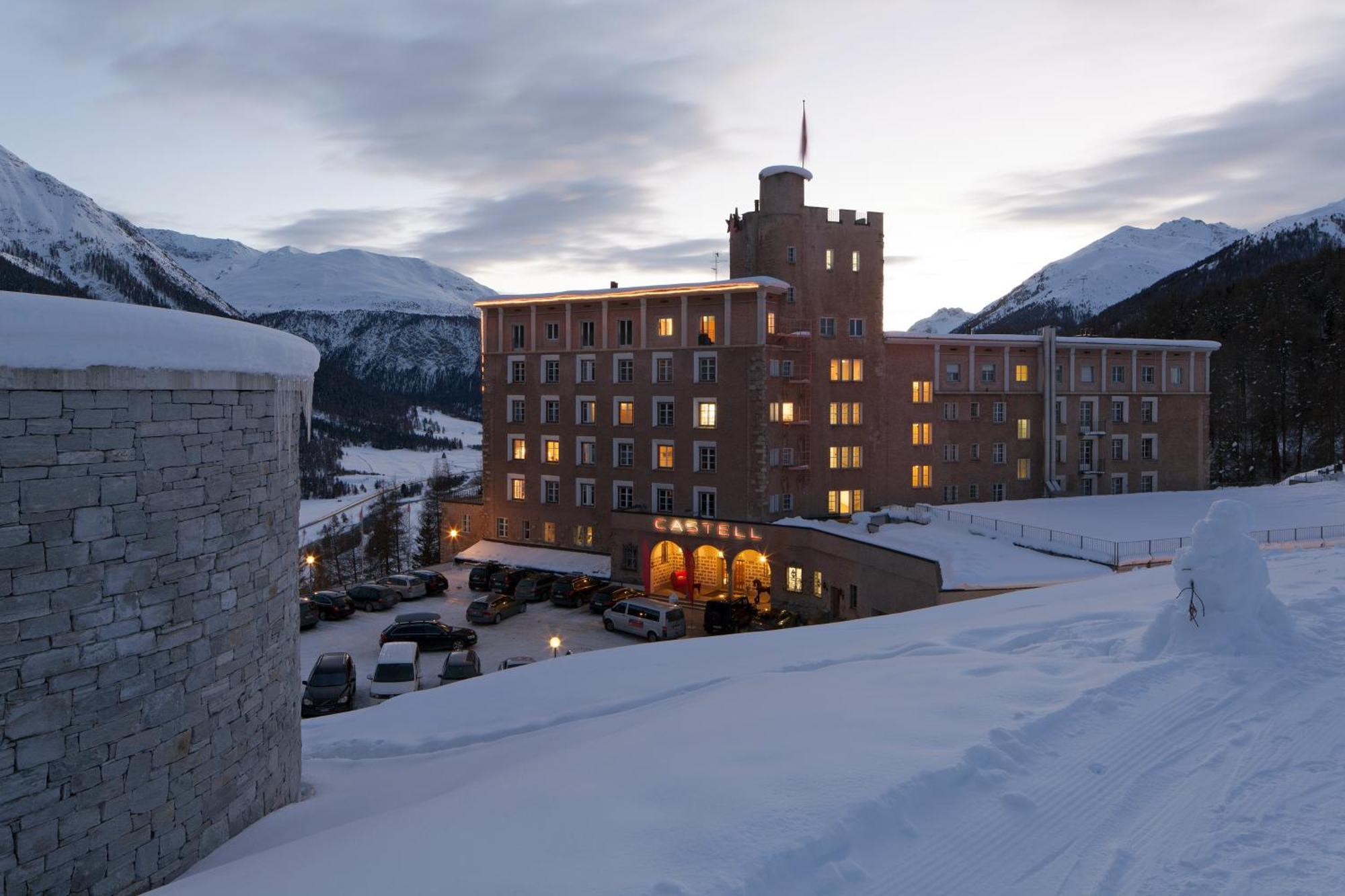 Hotel Castell ツオウ エクステリア 写真