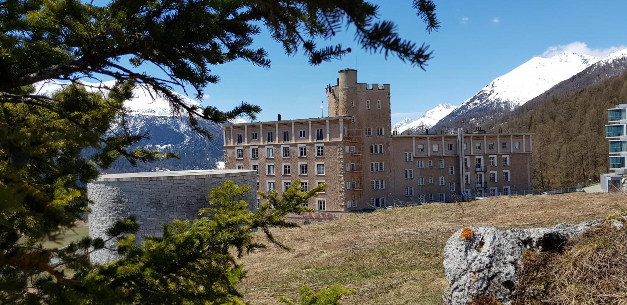 Hotel Castell ツオウ エクステリア 写真