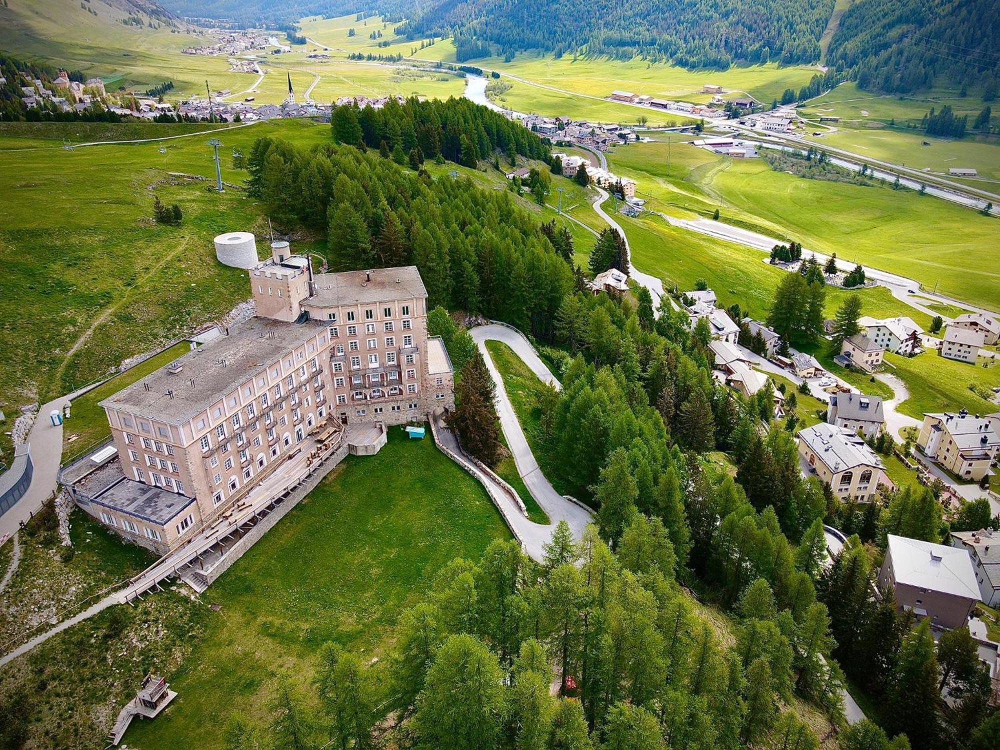 Hotel Castell ツオウ エクステリア 写真