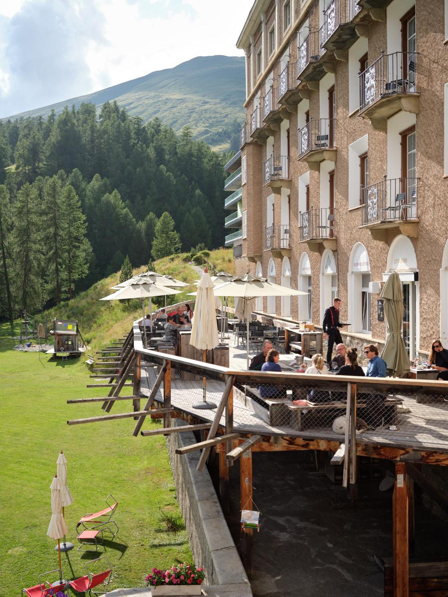 Hotel Castell ツオウ エクステリア 写真