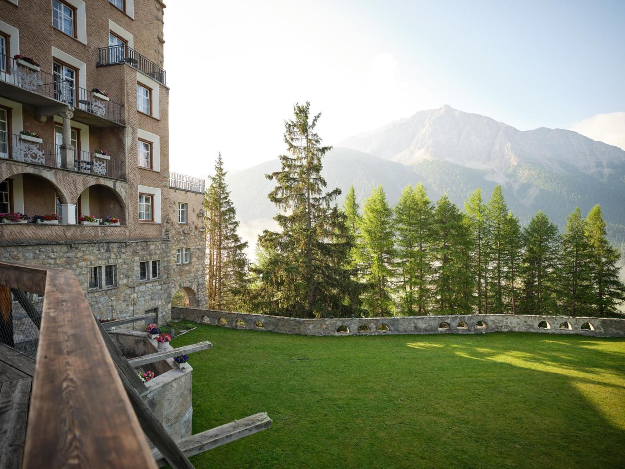 Hotel Castell ツオウ エクステリア 写真